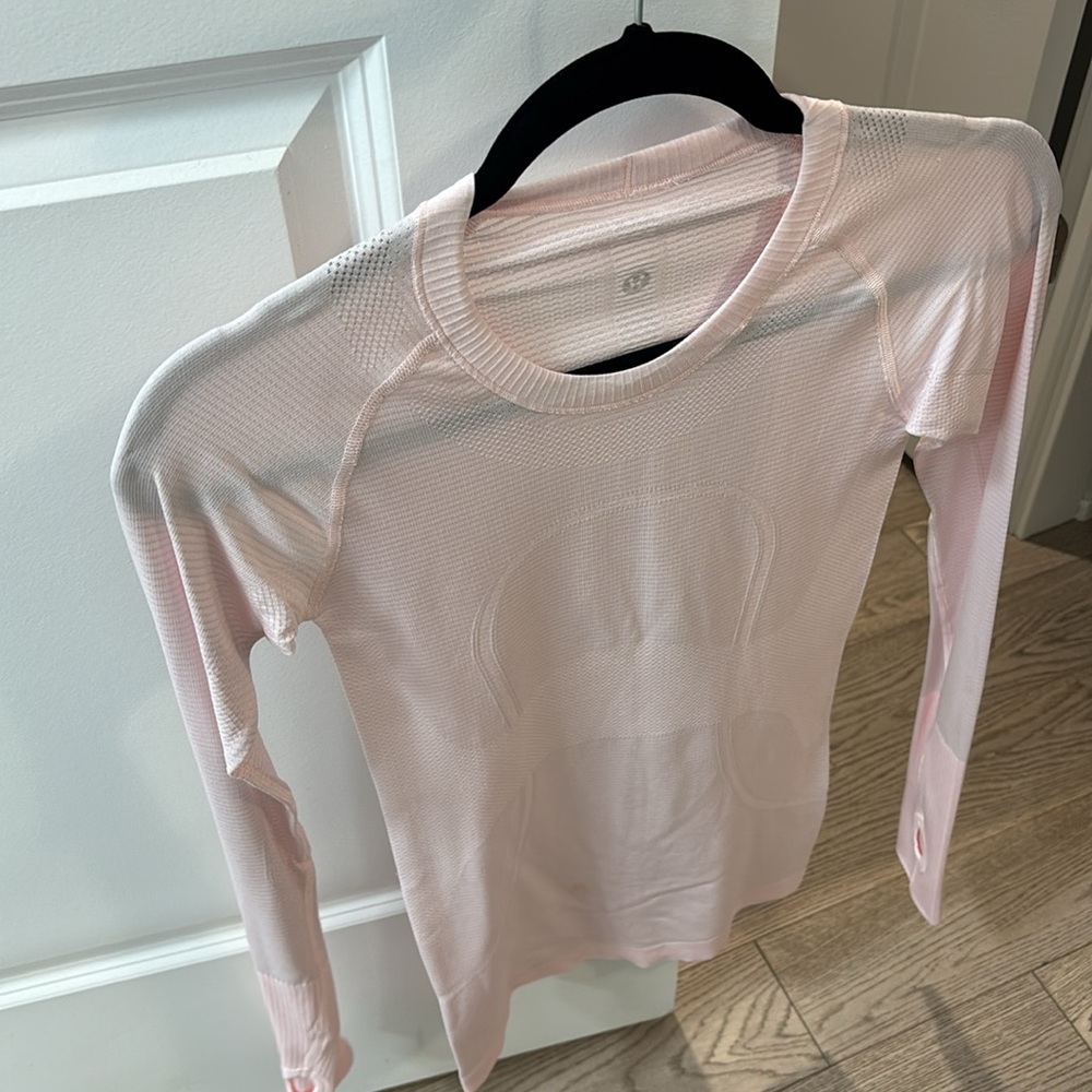 Brand new Lululemon swiftly, pale pink size 4 no tags